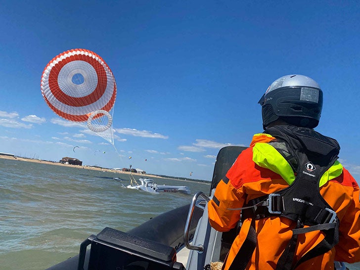 Cirrus SR22 with deployed chute