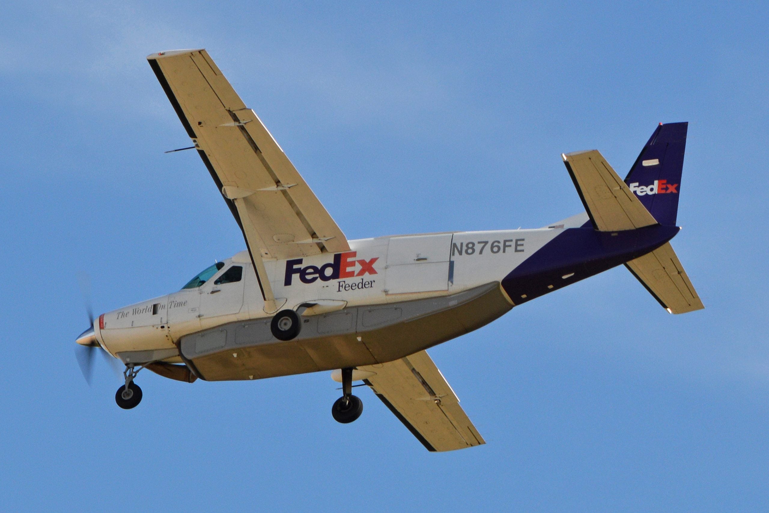 Cessna Caravan. Photo By Alan Wilson, CC BY-SA 2.0, Via Wikimedia Commons