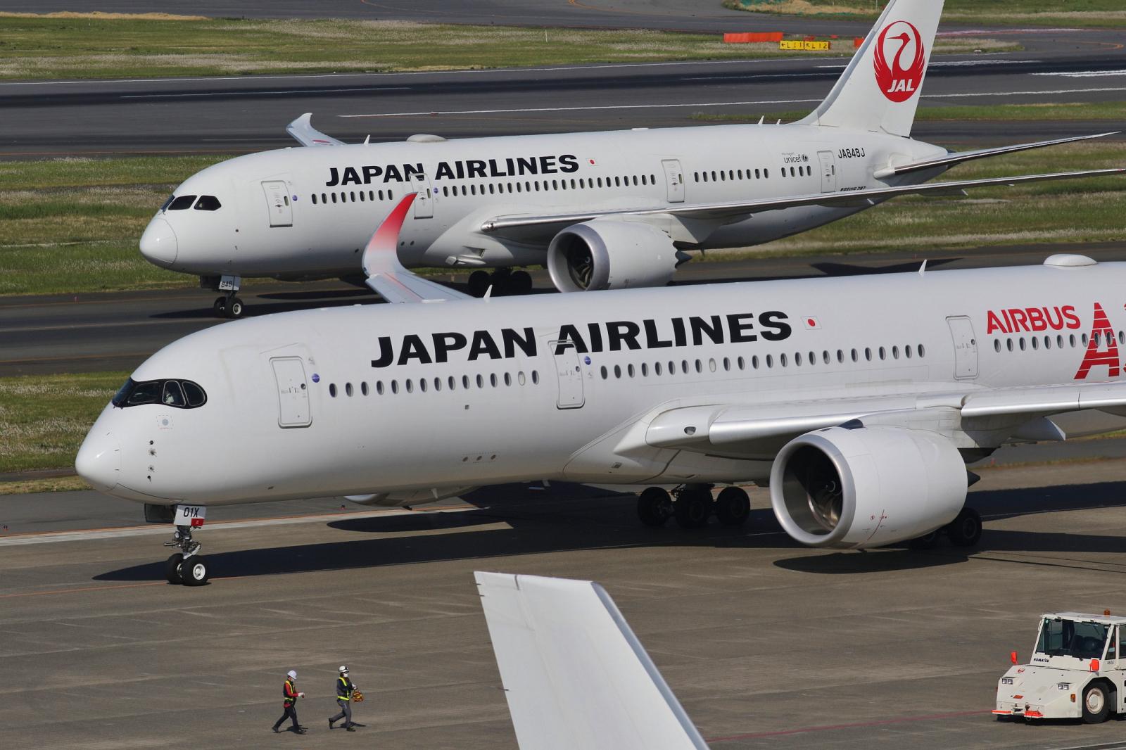 A Boeing 787 and an Airbus A-350 in Japan Airlines livery.