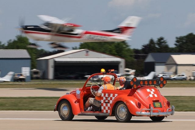 Flight Ops Volunteers - Oshkosh AirVenture 2022 Monday